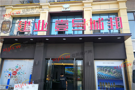 一实小附近3室2厅1卫48万107平三楼精装房产证满五年
